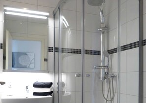 Unclassified image, 5 of 18, button