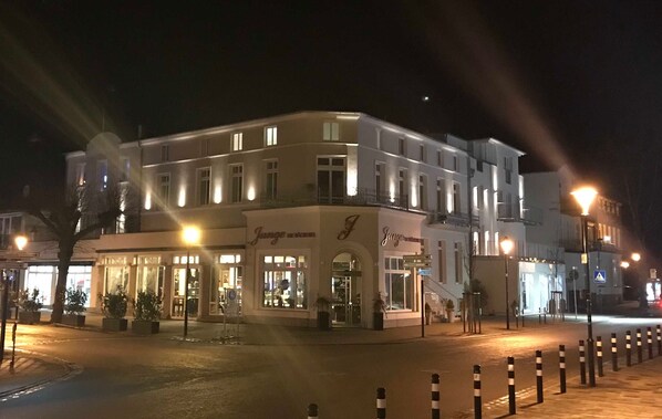 Unclassified image, 1 of 18, button