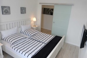 Unclassified image, 4 of 18, button