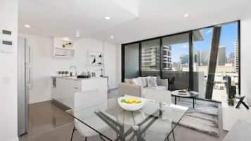 Apartment, 2 Bedrooms, 2 Bathrooms, City View | In-room dining