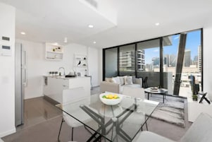 Apartment, 2 Bedrooms, 2 Bathrooms, City View | In-room dining