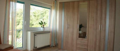 2 間睡房、書桌、可攜式嬰兒床、Wi-Fi