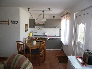 Fridge, oven, dishwasher, coffee/tea maker