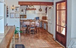 Dining - Awesome home in Biniali with WiFi (Biniali)