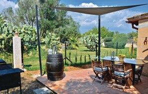 Outdoor dining - Awesome home in Biniali with WiFi (Biniali)