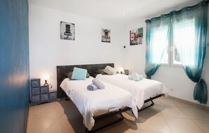 5 bedrooms, travel cot, free WiFi, bed sheets - Gorgeous home in Mountboucher sur Jabro (Mountboucher sur Jabro)