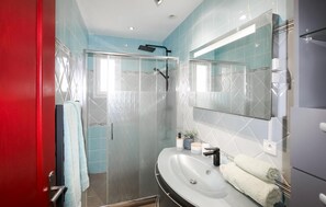 Bathtub - Gorgeous home in Mountboucher sur Jabro (Mountboucher sur Jabro)