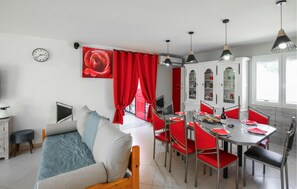 Dining - Gorgeous home in Mountboucher sur Jabro (Mountboucher sur Jabro)