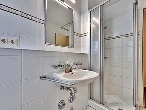 Ducha, secador de pelo, toallas