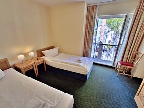 2 bedrooms, travel cot, WiFi, bed sheets