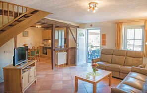 Fernseher, Kamin, Tischfußball, Tischtennisplatte