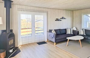 Smart TV, fireplace - 3 bedroom awesome home in Hejls (Hejls)