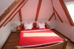 1 bedroom, bed sheets