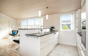 Frigorifero, piano cottura, lavastoviglie, macchina per tè/caffè