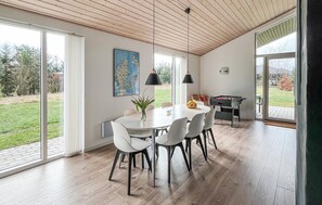 Living Room - Nice home in Højslev with WiFi (Højslev)