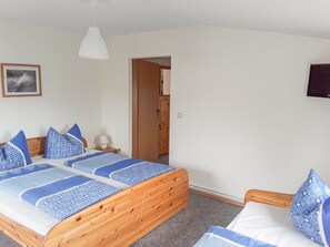 2 Schlafzimmer, Reisekinderbett, Bettwäsche