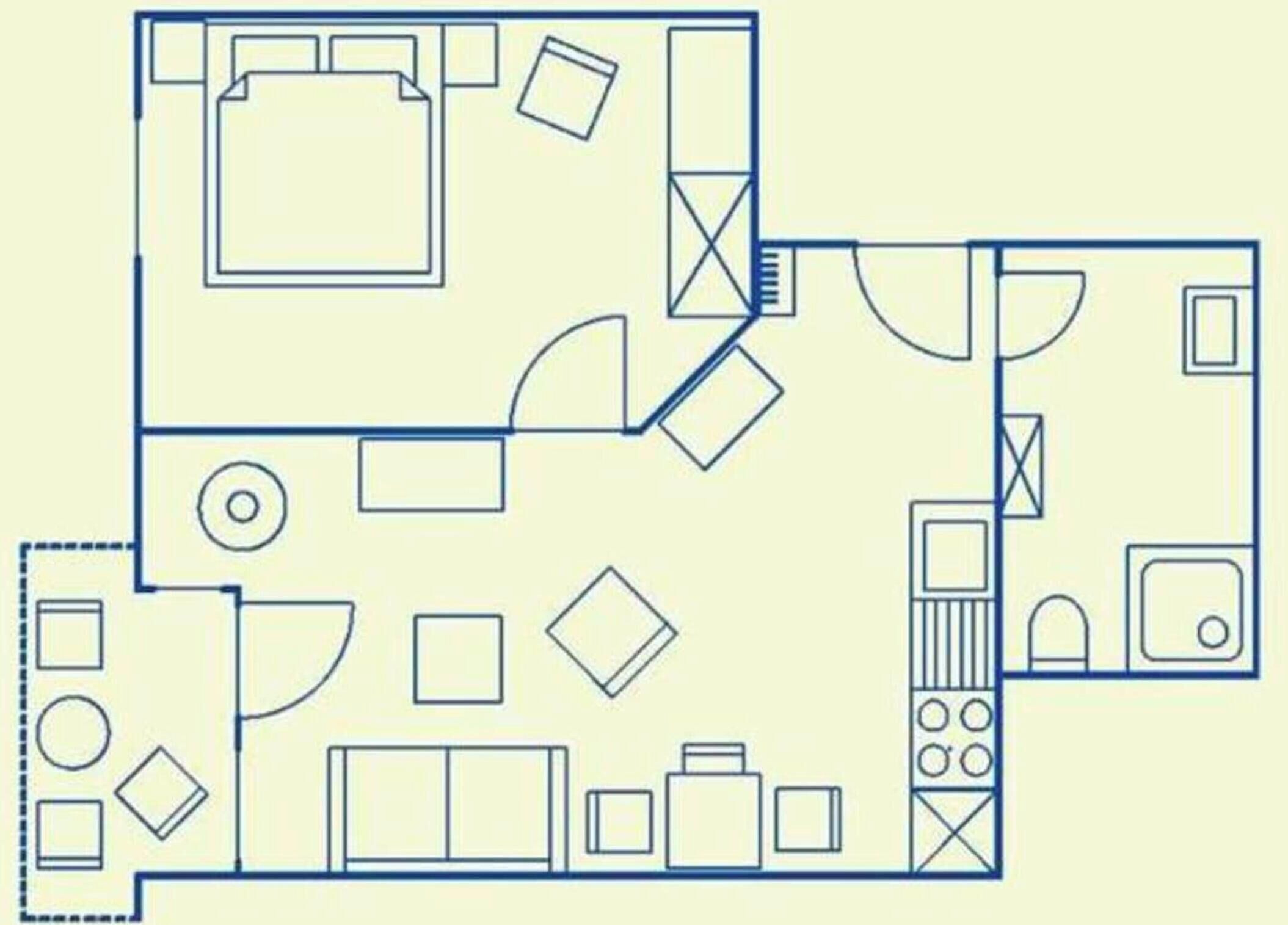 Een plattegrond met een keuken, een eetgedeelte en een woonkamer met een bank en een televisie.