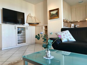 Unclassified image, 2 of 16, button