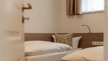 2 chambres, coffres-forts dans les chambres, Wi-Fi, draps fournis