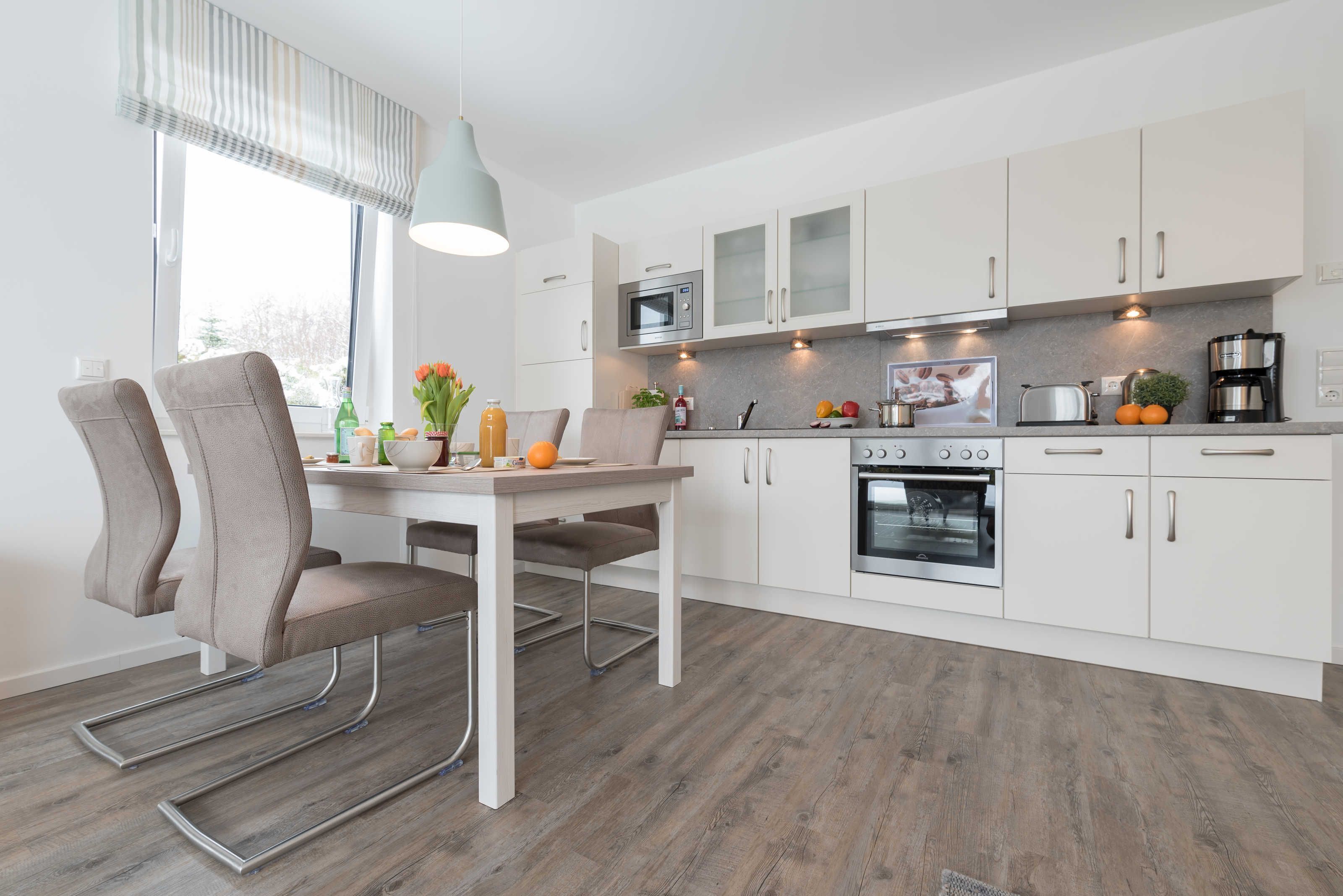 雪櫃、微波爐、焗爐、洗碗機