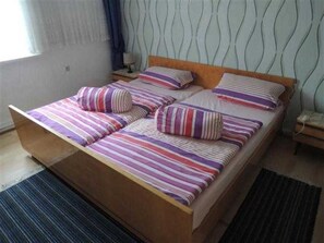2 bedrooms, WiFi, bed sheets