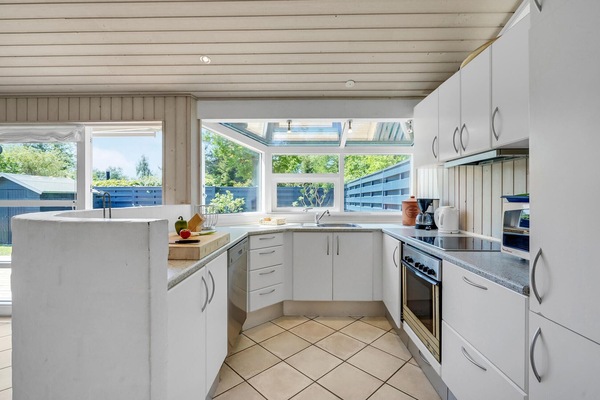 Réfrigérateur, plaque de cuisson, lave-vaisselle, cafetiÚre/bouilloire