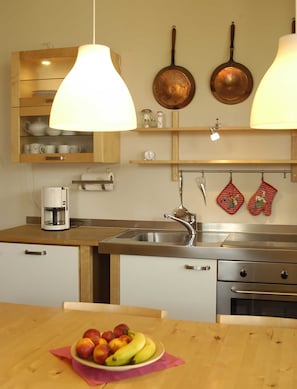 Kühlschrank, Mikrowelle, Ofen, Geschirrspüler