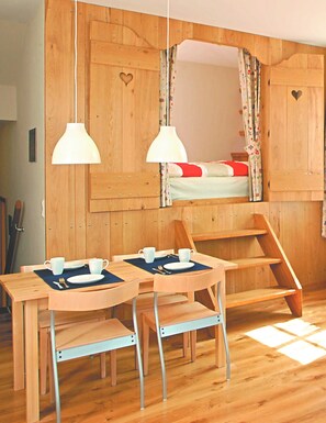 2 Schlafzimmer, Reisekinderbett, WLAN, Bettwäsche