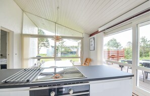 Réfrigérateur, micro-ondes, plaque de cuisson, lave-vaisselle