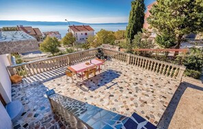 Outdoor dining - Lovely apartment in Novi Vinodolski (Novi Vinodolski)