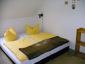 2 chambres, lit parapluie, draps fournis