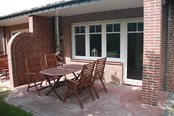 Unclassified image, 1 of 25, button