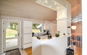 Réfrigérateur, micro-ondes, plaque de cuisson, lave-vaisselle