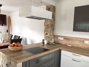 Réfrigérateur, micro-ondes, four, lave-vaisselle