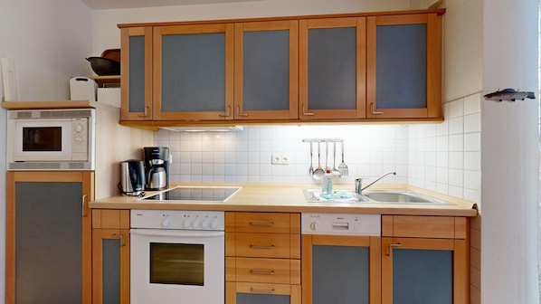 Kühlschrank, Mikrowelle, Ofen, Geschirrspüler