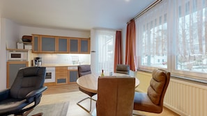 Kühlschrank, Mikrowelle, Ofen, Geschirrspüler