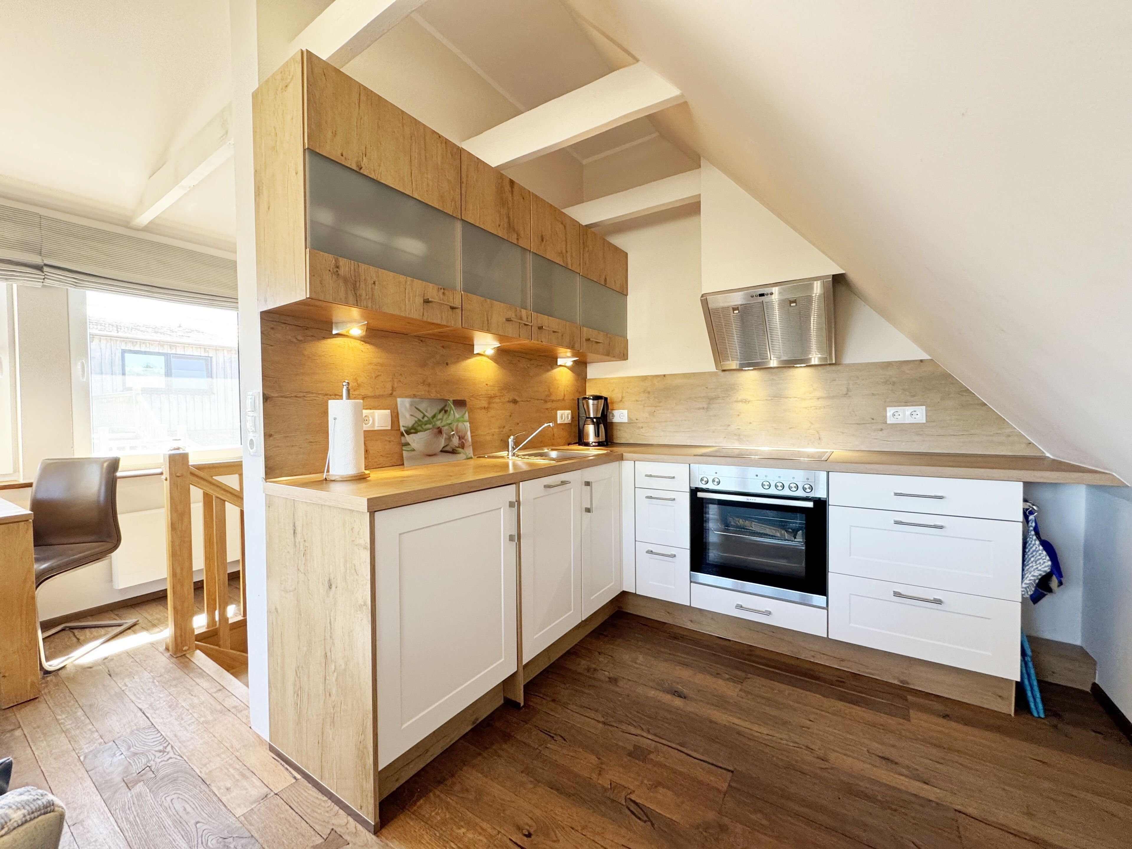 Fridge, oven, dishwasher, coffee/tea maker