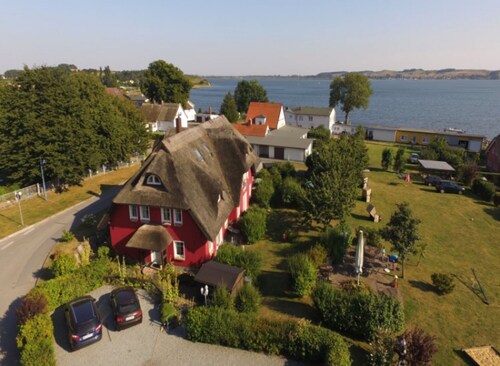 04 Vacation apartment with lake view - Karolas Landhus under the thatched roof