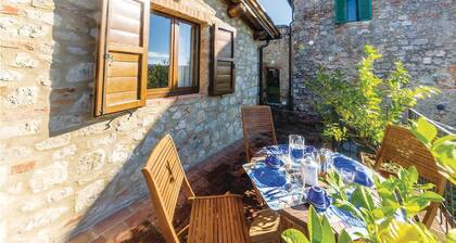 Awesome home in Monteroni d´Arbia SI