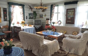 TV - 2 bedroom stunning home in Blidsberg (Blidsberg)