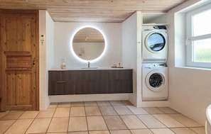 Interior - Nice home in Jerup with kitchen (Jerup)