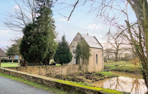 Belle maison à Auxais avec WiFi