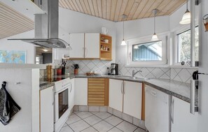 Kühlschrank, Mikrowelle, Herdplatte, Geschirrspüler