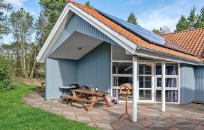 Outdoor dining - Lovely home in Jerup with sauna (Jerup)