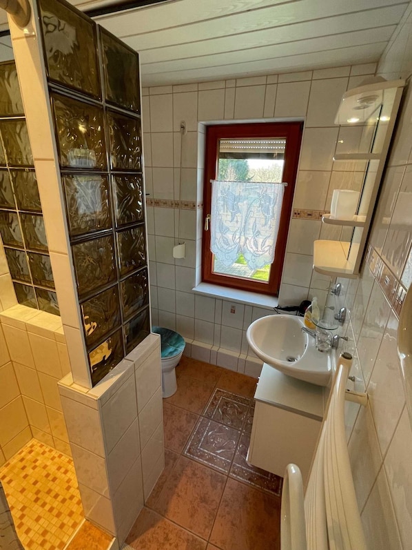 Unclassified image, 1 of 9, button