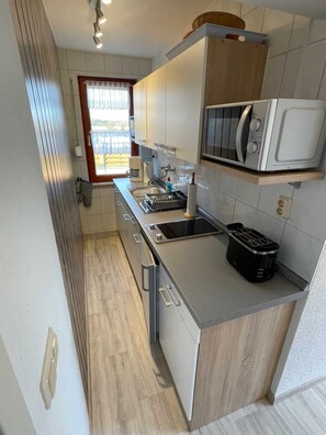 Kühlschrank, Mikrowelle, Ofen