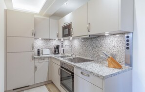 Refrigerador, microondas, parrilla de estufa y lavavajillas 