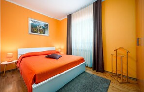 3 bedrooms, travel cot, free WiFi, bed sheets - Lovely home in Tinjan (Tinjan)
