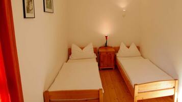 3 Schlafzimmer, Reisekinderbett