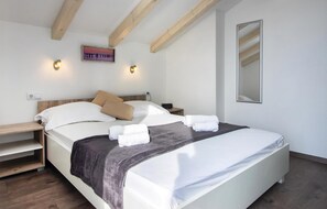 3 bedrooms, in-room safe, travel cot, free WiFi